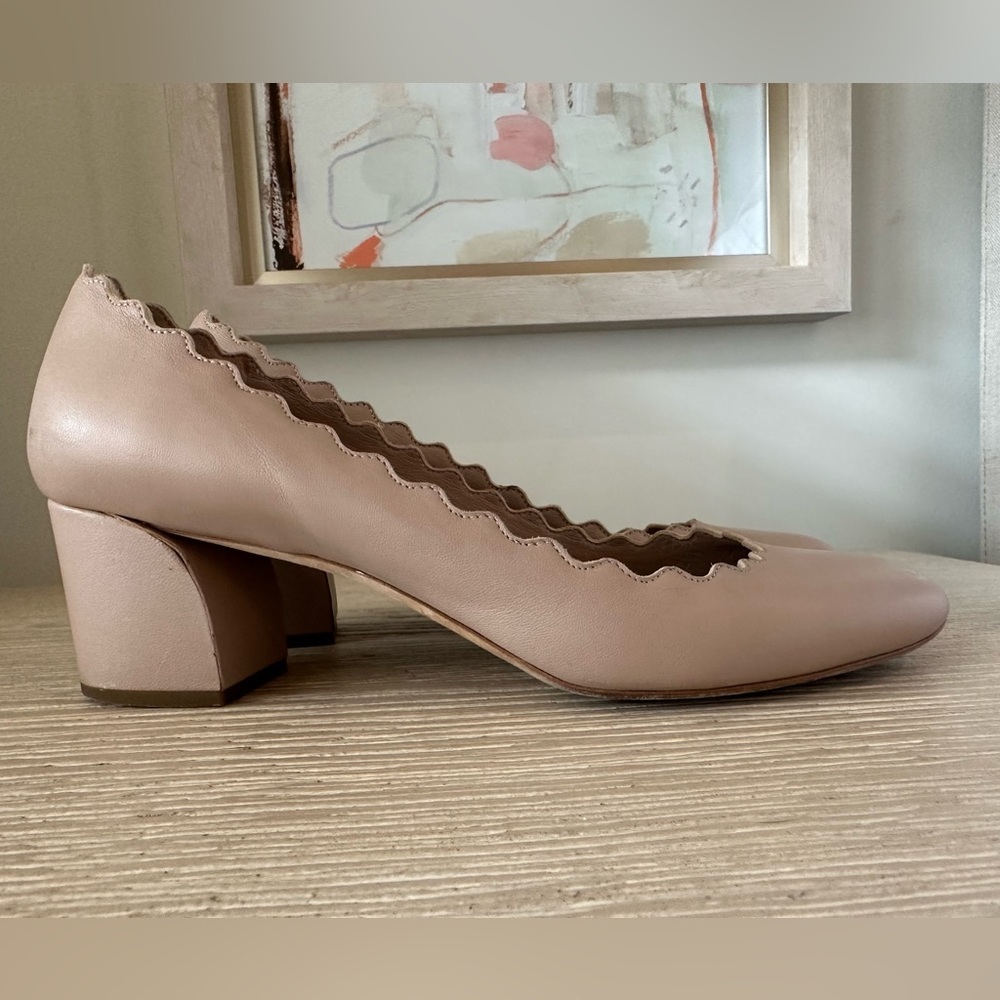 Chloe scalloped sheep waves pump. Size 38, light pastel - Picture 2 of 7